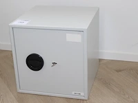 Kluis. afmeting 38 x 38 x 38. sleutel aanwezig - afbeelding 1 van  2