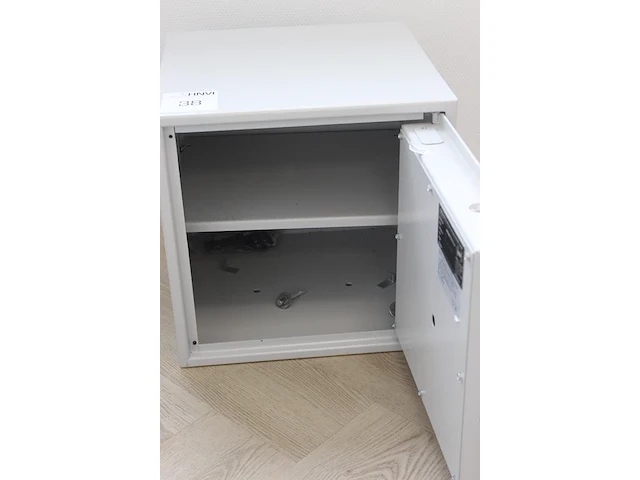 Kluis. afmeting 38 x 38 x 38. sleutel aanwezig - afbeelding 2 van  2