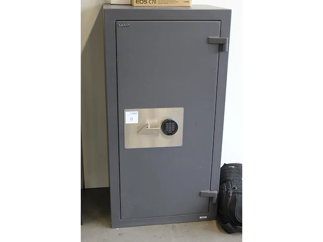 Kluis met cijferslot salvus milano 1368. bouwjaar 2016. afmeting 68 x 51 x 132 cm. let op 310 kg, staat op ... - afbeelding 2 van  5