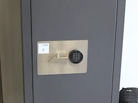 Kluis met cijferslot salvus milano 1368. bouwjaar 2016. afmeting 68 x 51 x 132 cm. let op 310 kg, staat op ... - afbeelding 2 van  5