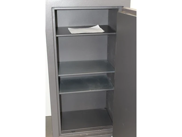 Kluis met cijferslot salvus milano 1368. bouwjaar 2016. afmeting 68 x 51 x 132 cm. let op 310 kg, staat op ... - afbeelding 4 van  5