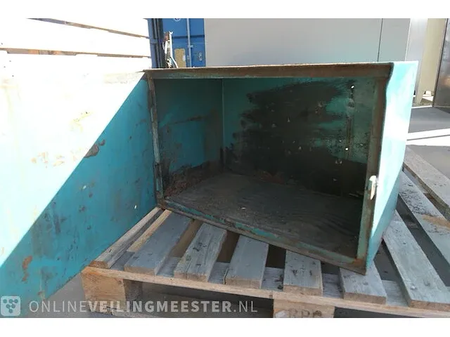Kluis met metalen kast o.a. lips - afbeelding 6 van  6