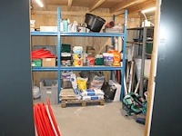 Klus- en bouwmaterialen in klushok w.o. stucadoorsgereedschappen, vd-draad, zandcementmortel, bevestigingsm... - afbeelding 1 van  9