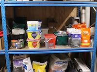 Klus- en bouwmaterialen in klushok w.o. stucadoorsgereedschappen, vd-draad, zandcementmortel, bevestigingsm... - afbeelding 3 van  9