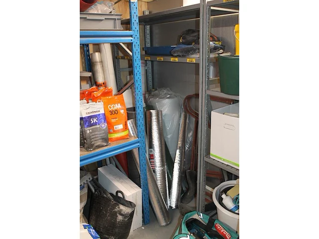 Klus- en bouwmaterialen in klushok w.o. stucadoorsgereedschappen, vd-draad, zandcementmortel, bevestigingsm... - afbeelding 4 van  9