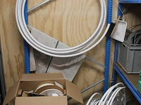 Klus- en bouwmaterialen in klushok w.o. stucadoorsgereedschappen, vd-draad, zandcementmortel, bevestigingsm... - afbeelding 6 van  9