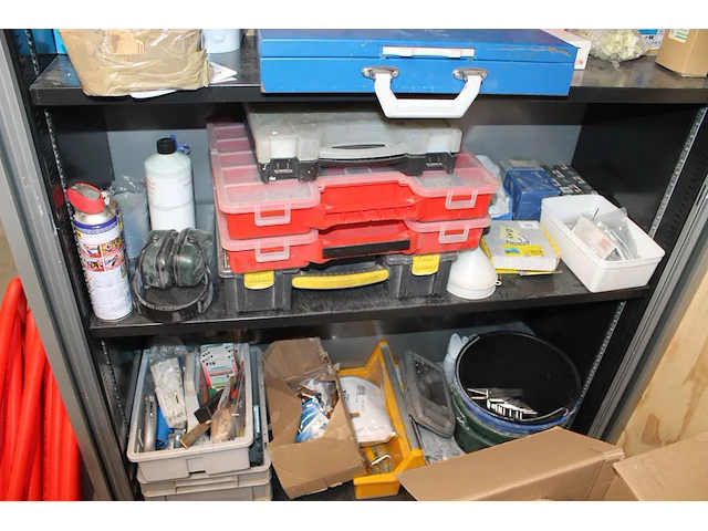 Klus- en bouwmaterialen in klushok w.o. stucadoorsgereedschappen, vd-draad, zandcementmortel, bevestigingsm... - afbeelding 9 van  9