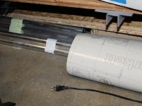 Klusproducten op drie schappen en onder stelling . - afbeelding 4 van  4