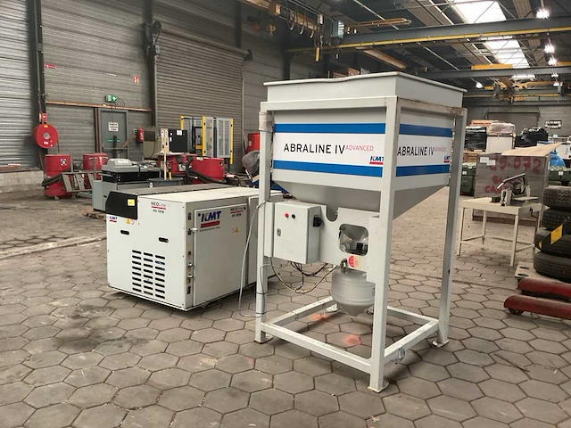 Kmt neoline40iv3 waterstraalsnijmachine - afbeelding 1 van  16