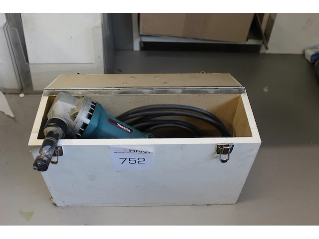 Knabbelschaar makita jn1601 in houten kist. - afbeelding 1 van  2