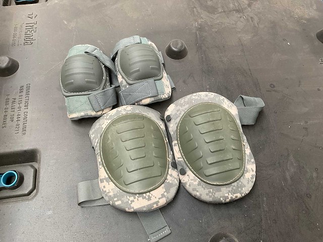 Knee and elbow pad set (100x) - afbeelding 1 van  4