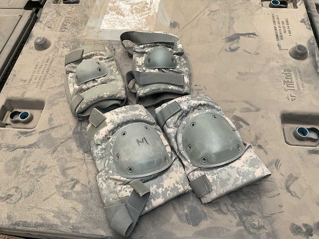 Knee and elbow pad set (160x) - afbeelding 1 van  4