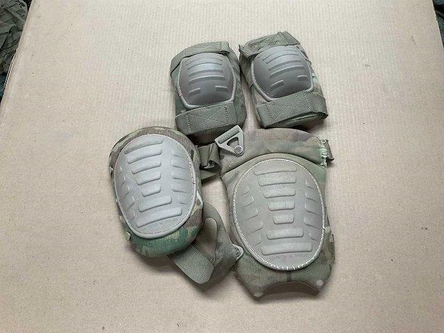Knee and elbow set - afbeelding 1 van  2