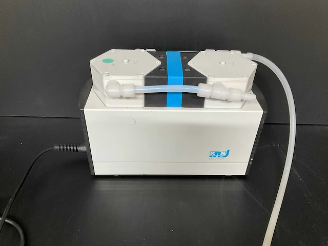 Knf n840.1.2ft.18 vacuümpomp - afbeelding 1 van  3