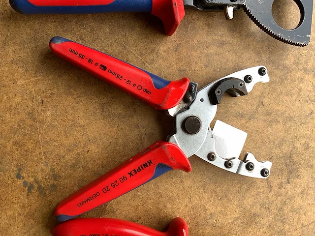 Knipex buissnij, kabelsnij en striptang - afbeelding 3 van  5