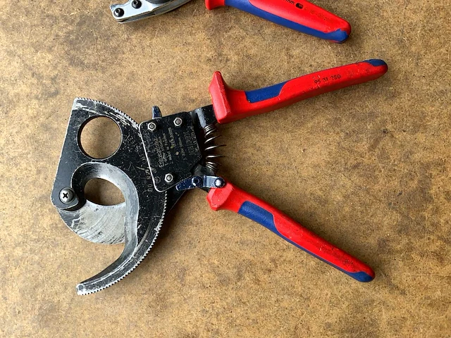 Knipex buissnij, kabelsnij en striptang - afbeelding 2 van  5