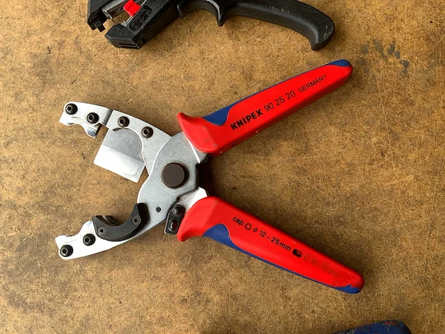 Knipex buissnij, kabelsnij en striptang - afbeelding 3 van  5