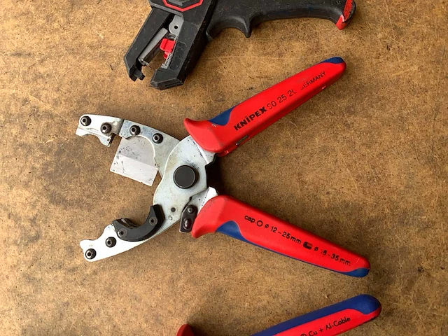 Knipex buissnij, kabelsnij en striptang - afbeelding 3 van  5