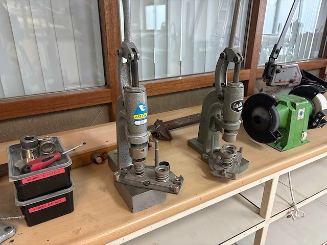 Knopenmachines overige textielindustrie - afbeelding 2 van  5