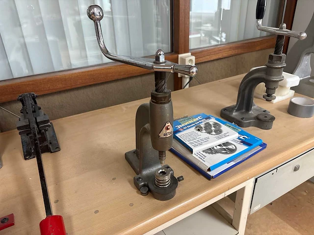 Knopenmachines overige textielindustrie - afbeelding 3 van  5