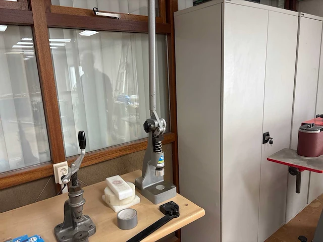 Knopenmachines overige textielindustrie - afbeelding 5 van  5