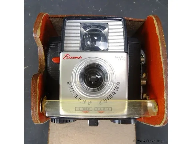 Kodak brownie camera in originele lederen etui - afbeelding 2 van  5