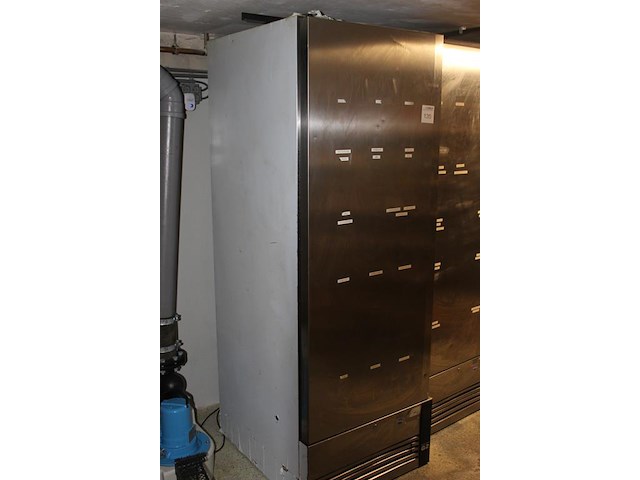 Koeling forster type ep700hu. afmeting 70 x 83 x 195 cm. staat in kelder en dient door uzelf naar boven get... - afbeelding 2 van  3