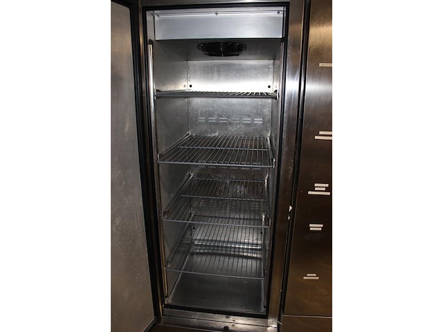 Koeling forster type ep700hu. afmeting 70 x 83 x 195 cm. staat in kelder en dient door uzelf naar boven get... - afbeelding 3 van  3