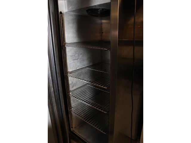 Koeling forster type ep700hu. afmeting 70 x 83 x 195 cm. staat in kelder en dient door uzelf naar boven get... - afbeelding 3 van  3