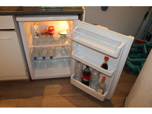 Koelkast beko 55 x 56 x 86 cm. - afbeelding 3 van  3
