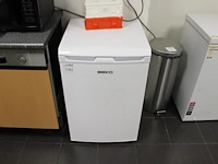 Koelkast tafelmodel beko afm. 55 x 55 x 84 cm, deur heeft beschadiging - afbeelding 1 van  3