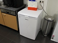Koelkast tafelmodel beko afm. 55 x 55 x 84 cm, deur heeft beschadiging - afbeelding 2 van  3