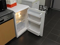 Koelkast tafelmodel beko afm. 55 x 55 x 84 cm, deur heeft beschadiging - afbeelding 3 van  3