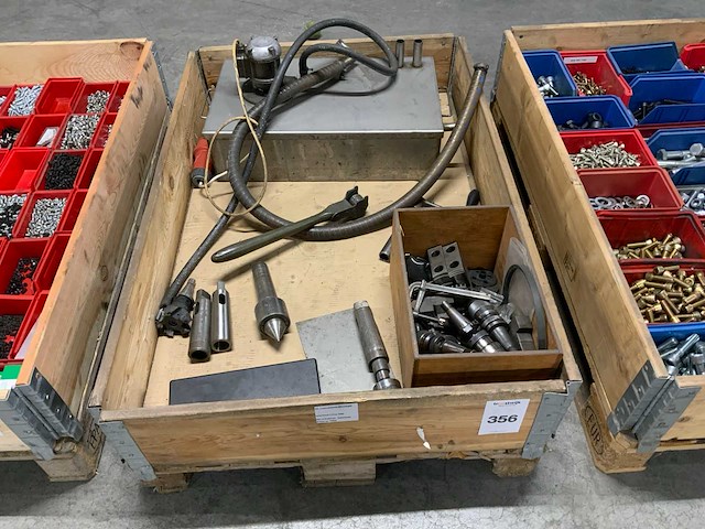 Koelmiddel tank - afbeelding 1 van  7