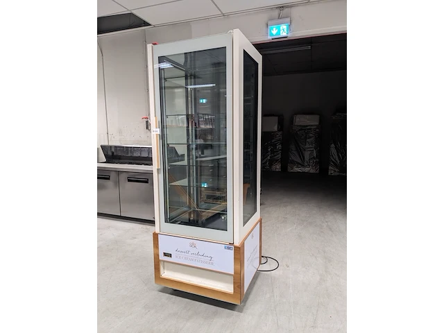 Koelvitrine/ gebaksvitrine, isa cristal tower - afbeelding 1 van  6