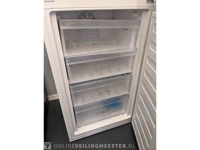 Koel/vriescombinatie beko, k54300h - afbeelding 5 van  8