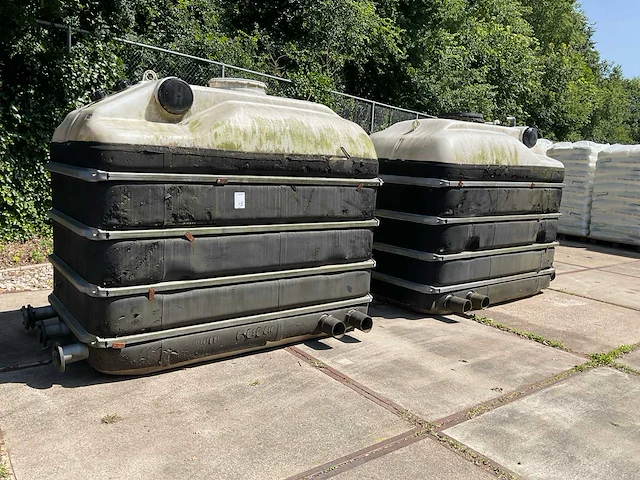 Koelwatertank (2x) - afbeelding 1 van  12