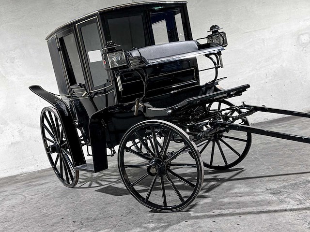 Koets berline klassieke paardenkoets - afbeelding 5 van  34