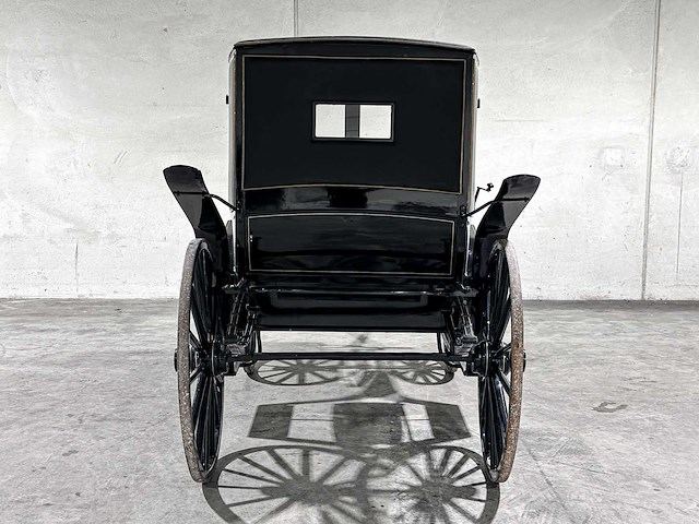 Koets berline klassieke paardenkoets - afbeelding 14 van  34