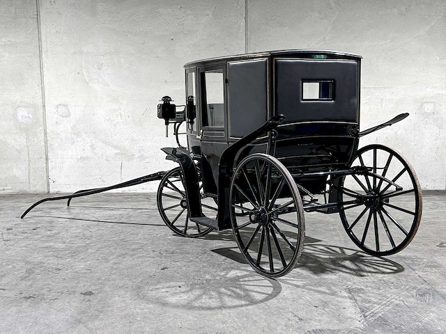 Koets berline klassieke paardenkoets - afbeelding 16 van  34