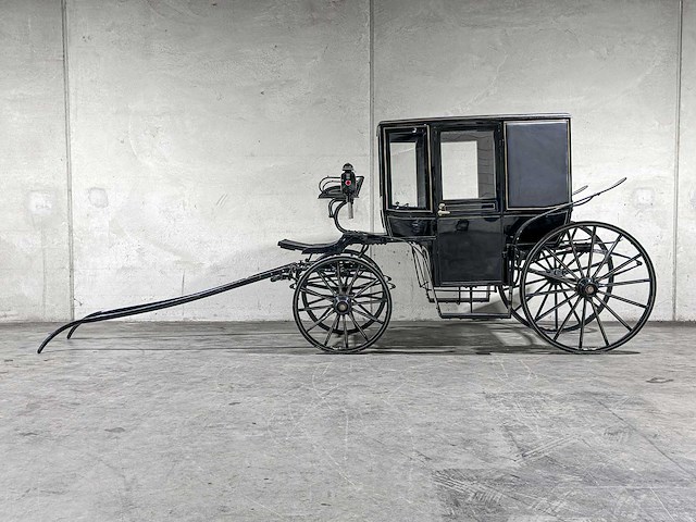 Koets berline klassieke paardenkoets - afbeelding 17 van  34