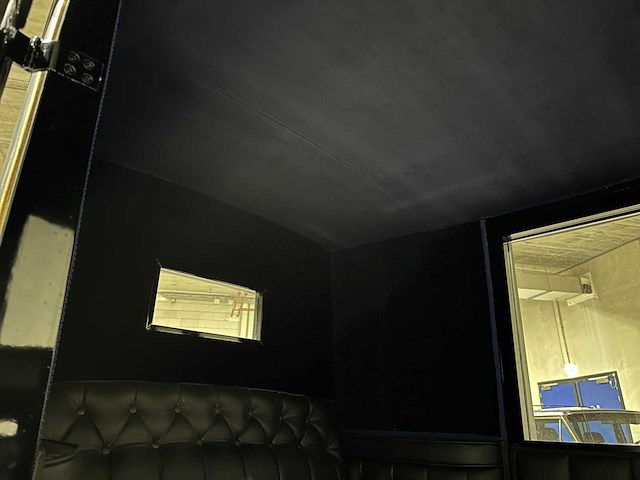 Koets berline klassieke paardenkoets - afbeelding 28 van  34