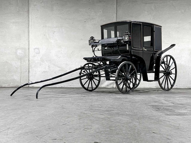 Koets berline klassieke paardenkoets - afbeelding 23 van  34