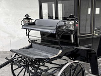 Koets berline klassieke paardenkoets - afbeelding 30 van  34