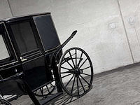 Koets berline klassieke paardenkoets - afbeelding 33 van  34