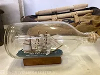 Koffer, kruiwagen, modelboot, ezel en dienblad - afbeelding 4 van  7