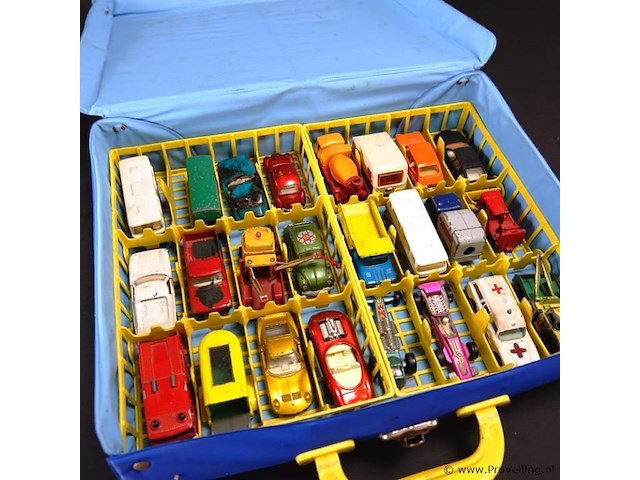 Koffer met vnl. lesney ney die-cast schaalmodellen - afbeelding 2 van  5