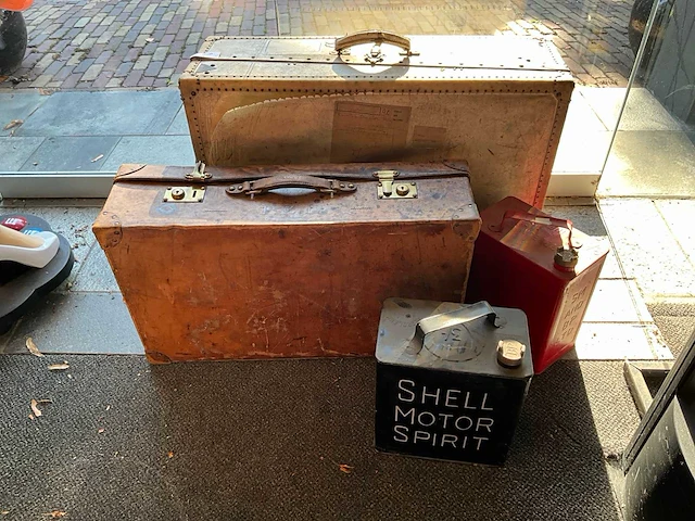 Koffers / jerrycans (4x) - afbeelding 2 van  7