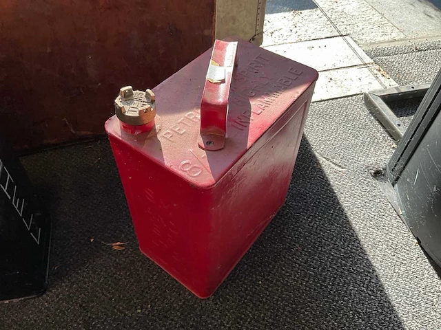 Koffers / jerrycans (4x) - afbeelding 5 van  7