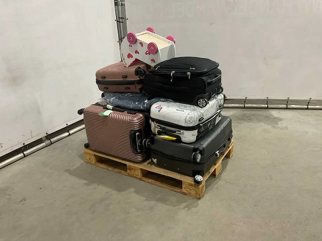Koffers met onbekende inhoud - afbeelding 2 van  5